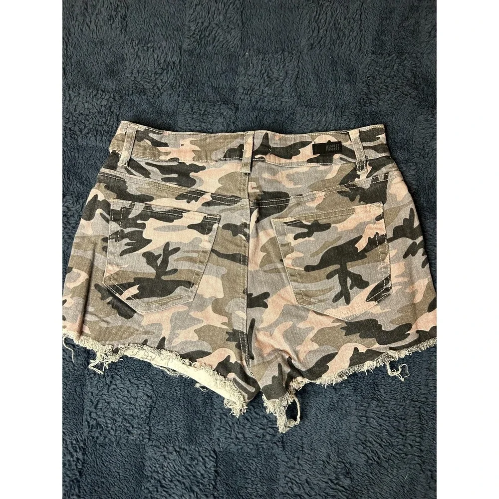 Almost Famous Shorts Women Size 5 Camo Super High Rise Frayed Hem 5‎ Pockets